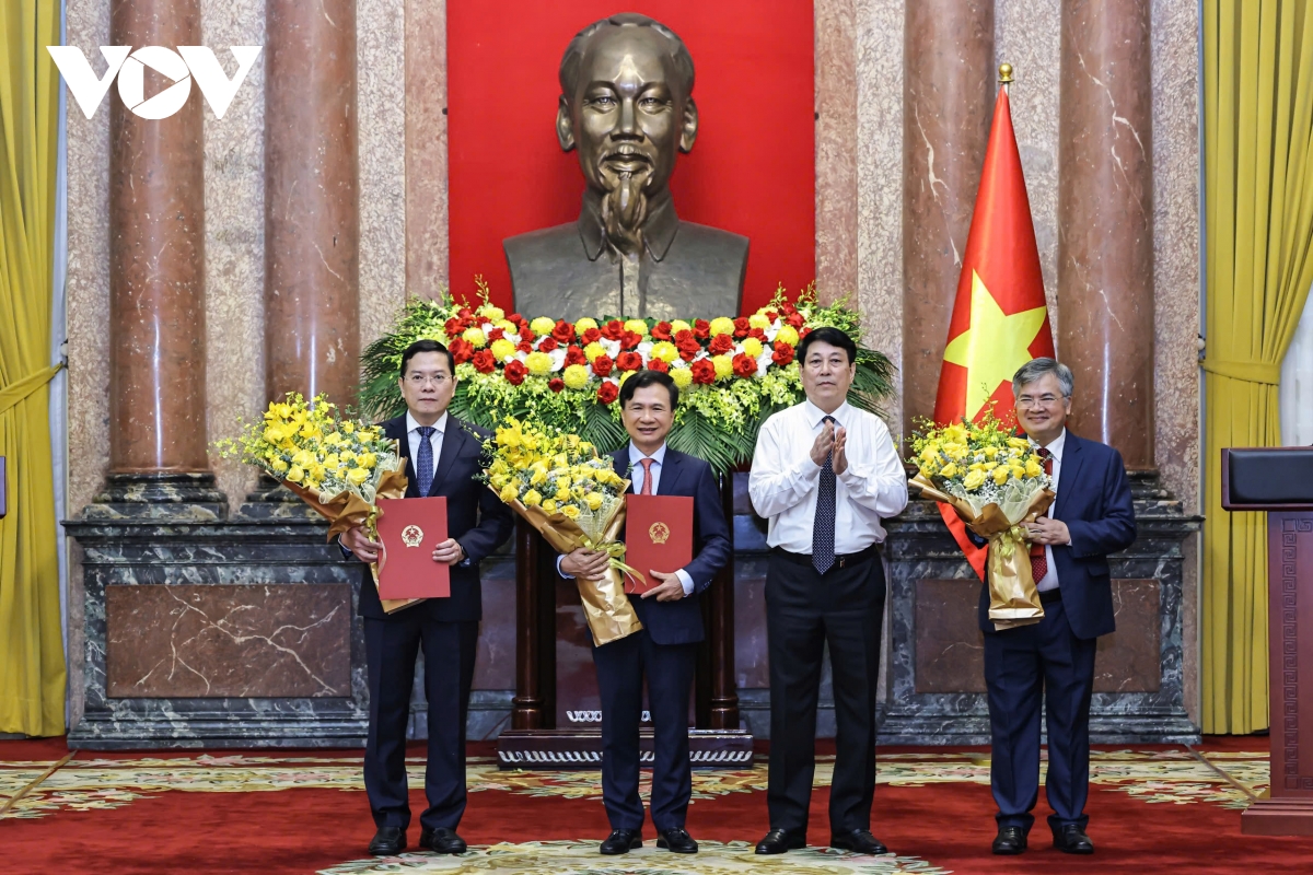 Chủ tịch nước trao quyết định bổ nhiệm 3 Phó Chủ nhiệm Văn phòng Chủ tịch nước